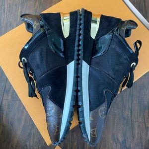 Louis Vuitton Run away sneaker size 39